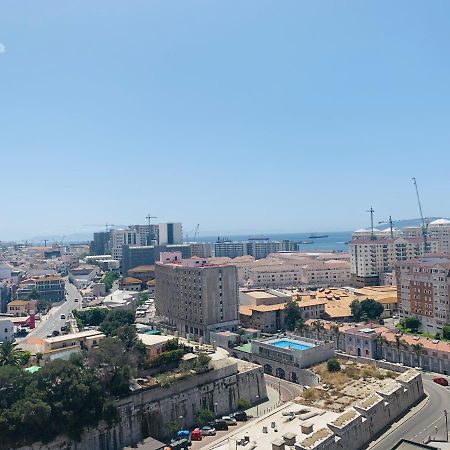 Luxe Studio Seconds From The Marina And City Centre Apartamento Gibraltar Exterior foto