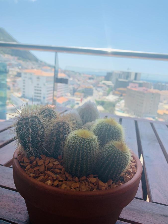Luxe Studio Seconds From The Marina And City Centre Apartamento Gibraltar Exterior foto