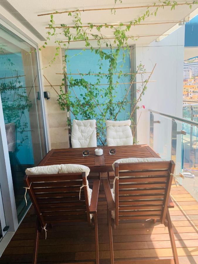 Luxe Studio Seconds From The Marina And City Centre Apartamento Gibraltar Exterior foto